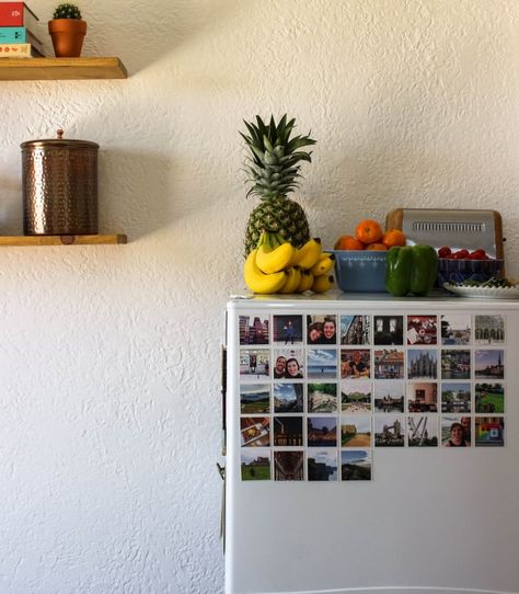 Print travel photos on fridge magnets Photos On Fridge, Fridge Magnet Aesthetic, Polaroids On Fridge, Cool Fridge Magnets, Aesthetic Fridge Magnets, Fridge Decoration Ideas, Fridge Decoration, Portland Apartment, Fridge Photos