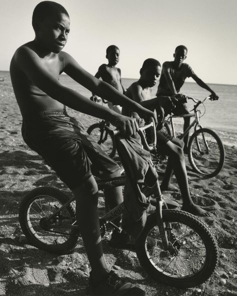 Théo de Gueltzl on Instagram: “Bob Marley beach - Kingston - 2019 Redemption” Documentary Photography Photojournalism, Photojournalism Photography, Black Photography, Photography Styling, Documentary Photography, Photojournalism, Bob Marley, Quality Fashion, Kingston