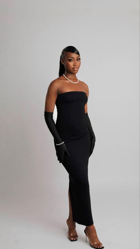 Photoshoots Black Women Birthday, Classy Photo Shoot Ideas, Birthday Photoshoot Ideas Black Dress, Photoshoot Ideas Black Dress, Photoshoot Poses Black Women, Dress For Birthday Shoot, Birthday Photoshoot Poses For Women, Classy Photoshoot Black Women, Classy Birthday Shoot Ideas