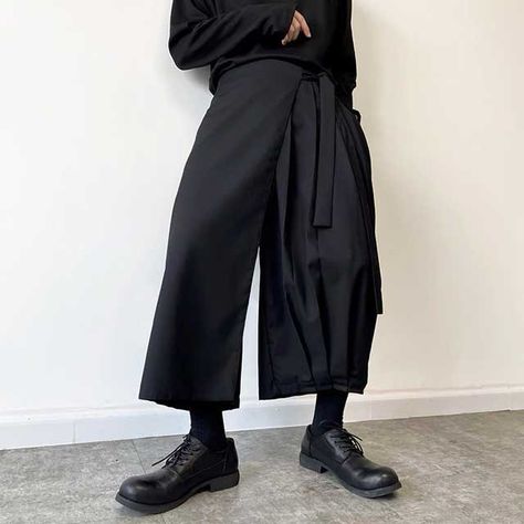 Hakama Pants | Eiyo Kimono Hakama Pants, Mode Casual, Men's Korean Style, Sewing Skirts, Asymmetrical Skirt, Kimono Cardigan, Type Of Pants, Cropped Trousers, Skirt Pants