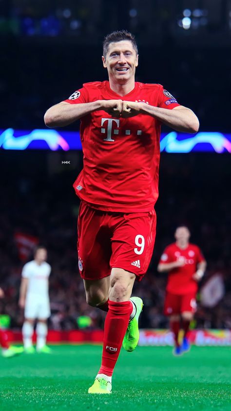 Roberto Lewandowski, Munich Wallpaper, Lewandowski Bayern, Bayern Munich Wallpapers, Cool Basketball Wallpapers, Android Wallpaper Black, Fc Bayern Munich, Basketball Wallpaper, Robert Lewandowski