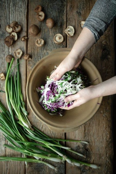 Summer Coleslaw, Living Photography, Veggie Dip, Healthy Sides, Food Display, Food Lifestyle, Slow Life, Slow Food, Spring Recipes