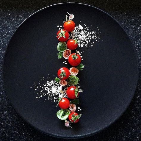 Tomatoes Garden, Tomato Gardening, Fine Dining Plating, Food Presentation Plates, Tomatoes In Containers, Food Plating Techniques, Michelin Star Food, Plating Ideas, Growing Tomatoes In Containers