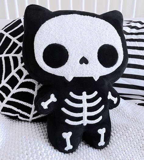 Pillows To Sew Ideas, Plushy Templates, Halloween Stuffed Animals Diy, Sewed Plushies, Skeleton Plushies, Moth Plushies, Horror Plushies, Skeleton Teddy Bear, Weird Stuffed Animals