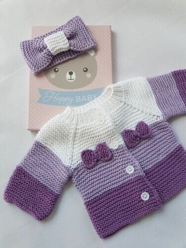 Types Of Knitting Stitches, Knitted Baby Sweater, Baby Jackets Pattern, Crochet Jacket Pattern, Baby Cardigan Knitting Pattern Free, Baby Sweater Patterns, Pull Bebe, Crochet Baby Cardigan, Baby Sweater Knitting Pattern