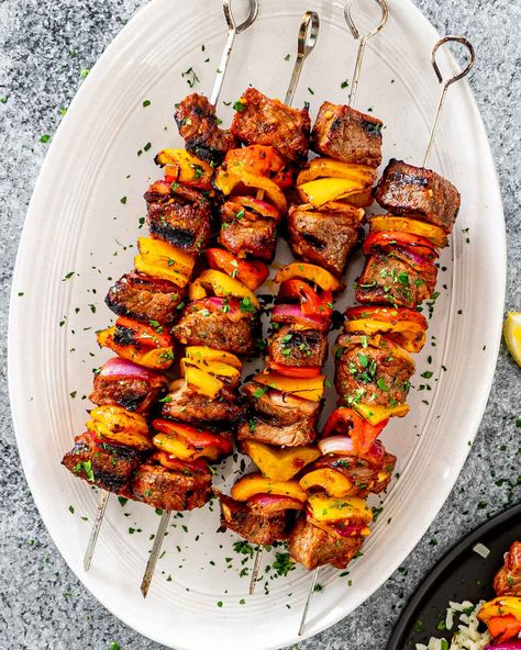 Beef Skewers Grill, Kebab Sticks, Steak Kebabs, Beef Kebabs, Kebab Skewers, Veal Recipes, Beef Skewers, Shish Kabobs, Shish Kebab