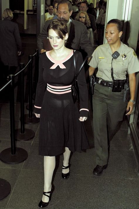 ً on Twitter: "winona ryder entering the beverly hills municipal court during 2002 for her trial of an alleged $5,500 shoplifting spree at saks fifth avenue—which included a marc jacobs sweater—wearing, well, marc jacobs f/w 2001!… https://t.co/cMEIFrg8Li" Thick Headbands, Jackie Onassis, Stephanie Seymour, Chanel Boots, Amal Clooney, Amanda Bynes, Winona Ryder, Look At You, Fashion History