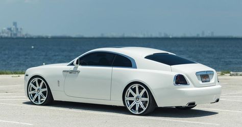 Rolls-Royce Wraith White Rolls Royce, Bentley Rolls Royce, Rolls Royce Wraith, Koenigsegg, British Cars, Car Car, Amazing Cars, Hot Cars