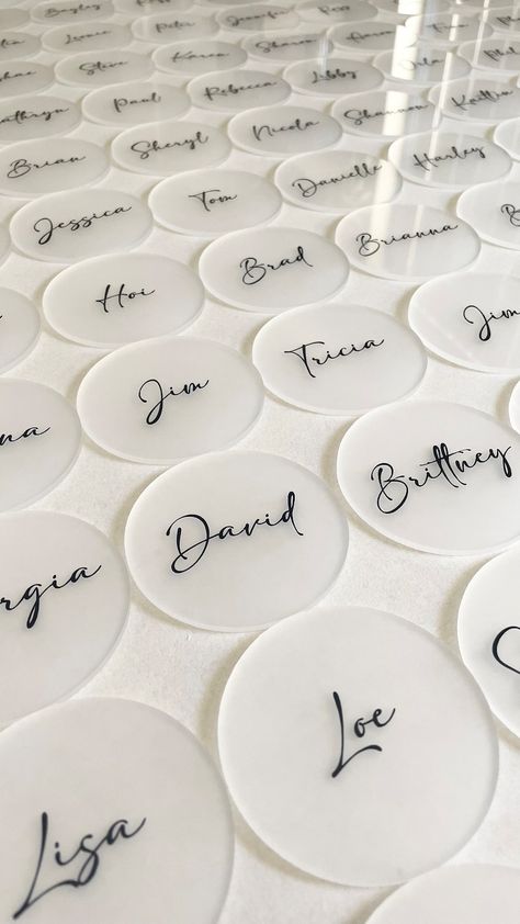 These acrylic circles make excellent place cards for your guests at your special event. Your guests get to take them home as bomboniere too. How awesome is that!! Clear Acrylic Place Cards, Wedding Guest Place Card Ideas, Unique Wedding Name Cards, Madeline Olivia, Unique Place Cards Wedding, Acrylic Name Place Cards, Acrylic Name Cards, Mario Font, Bomboniere Ideas