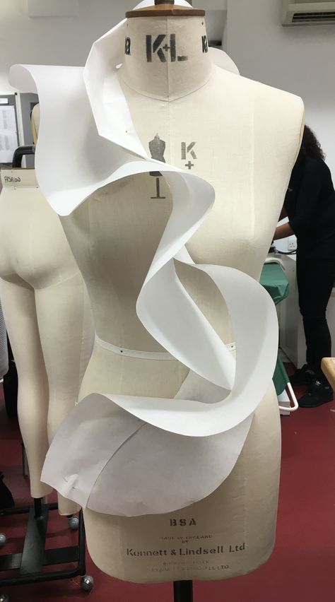 Sample Development: Spirals with paper Paper Draping Fashion, Spiral Outfit, Spiral Fashion, Spiral Dress, The Wizard Of Oz Costumes, Capelet Pattern, Fashion Draping, Paper Fashion, Draping Fashion