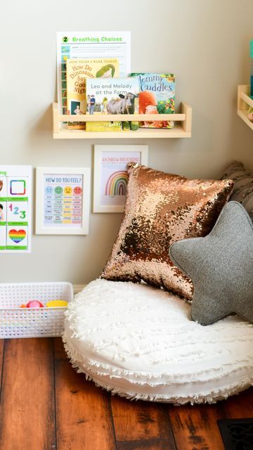 Kids Quiet Corner, Diy Calming Corner At Home, Quiet Corner Home Kids, Toddler Calm Down Corner, Calm Corner At Home, Calming Corner At Home, Reading Corner Kids Room, Homeschool Corner, Sensory Corner