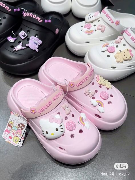 Crocs Cute, Croc Outfits, Purple Crocs, Elegant Shoes Heels, Crocs Ideas, Heels And Socks, Pink Crocs, Crocs Fashion, Pretty Shoes Sneakers