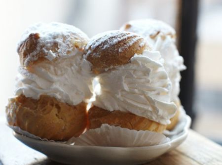 THE WISCONSIN STATE FAIR CREAM PUFF Recipe State Fair Cream Puffs, Paris Patisserie, Cream Puff Recipe, Cream Puff, Dessert Dips, Catering Business, Fair Food Recipes, Köstliche Desserts, Cream Puffs