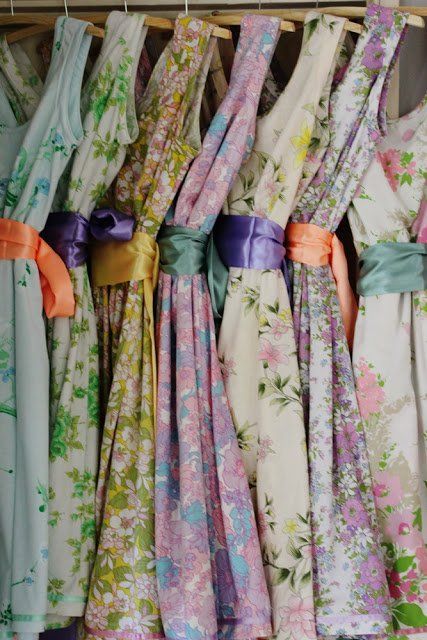 25 Cute Vintage Sheet Sewing Projects Mode Tips, Mismatched Bridesmaid Dresses, Diy Vetement, Beginner Sewing Projects Easy, Diy Quilt, Vintage Sheets, Sewing Projects For Beginners, Moda Vintage, Sewing For Beginners