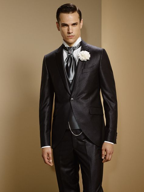 Carlo Pignatelli, Satin Clothing, Modern Suits, Black Tie Affair, Dapper Men, Photoshoot Concept, Groom Outfit, Office Outfits, Black Tie