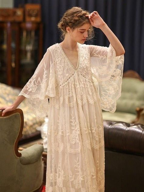 20s Dress, Vintage Lace Dress, Fotografi Vintage, Lace Dress Vintage, Flare Sleeve Dress, Mode Boho, Fabric Embroidery, Fairytale Dress, 20's Dress