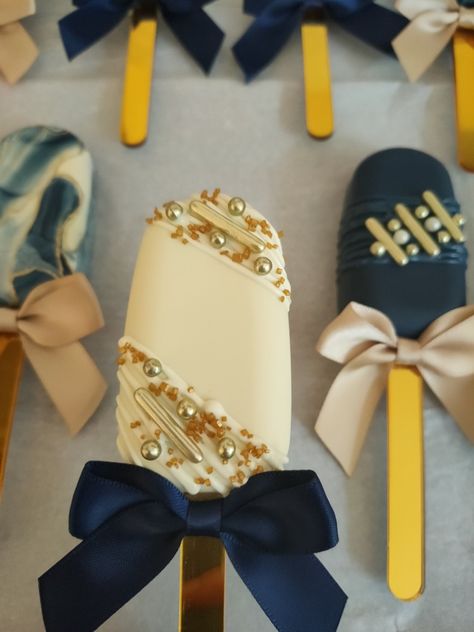 Birthday cakesicles Blue And Gold Cakesicles, Gold Cakesicles, Birthday Cakesicles, Cake Pop Designs, Wedding Sweets, Royal Blue And Gold, Gold And Red, Cream And Gold, Blue And Gold