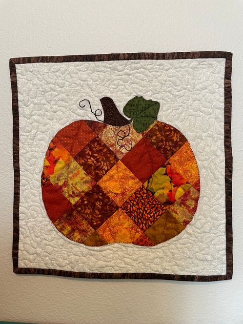 Quilted Fall Pumpkin Wall Hanging with machine appliqué. 12"x12" Quilted Fall Pillows, Quilted Pumpkins, Pumpkin Quilts, Autumn Pillows, Pumpkin Wall Hanging, Pumpkin Quilt Pattern, Fall Applique, Fall Quilt Patterns, Fall Quilt