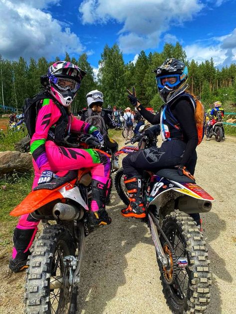 Pink.enduro | Motocross girls, Dirt bike girl, Motocross love Motocross Girls Outfits, Motocross Couple, Pink Dirt Bike, Dirt Bike Riding Gear, Motocross Girls, Dirt Bike Helmets, Bike Couple, Enduro Motocross, Motocross Love