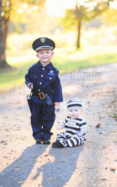 Kids Halloween Costumes #kidshalloweencostume #brothers #sons Brother Sister Costumes, Brother Halloween Costumes, Brother Sister Halloween, Brother Sister Halloween Costumes, Sister Halloween Costumes, Karneval Diy, Sibling Halloween Costumes, Sister Costumes, Sibling Costume