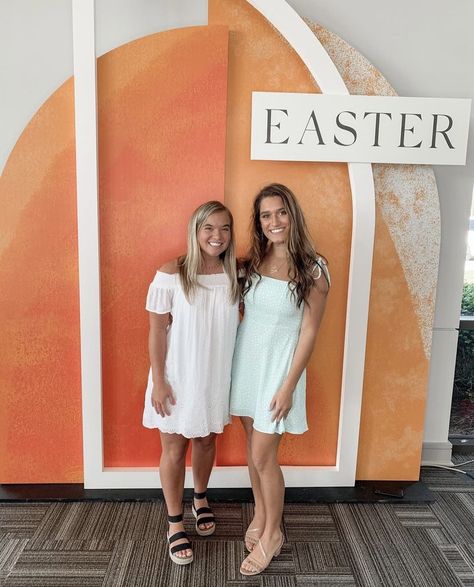 Easter Photo Wall Church, Easter Church Backdrop, Easter Picture Backdrop Ideas, Easter Photo Booth Church, Easter Church Photo Backdrop, Easter Sunday Church Decorations, Simple Photo Backdrop, Easter Photo Backdrop Ideas, Church Backdrop