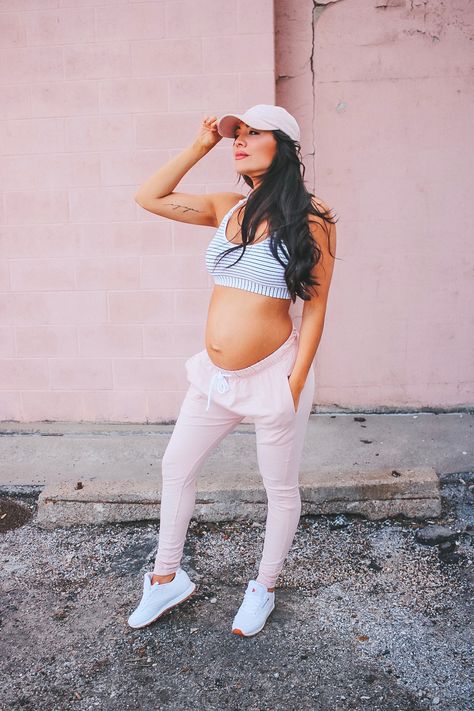 Pregnant Athletic Outfits, Athletic Maternity Photos, Sporty Maternity Photoshoot, Sporty Maternity Shoot, Maternity Fitness Photoshoot, Sweats Maternity Shoot, Pregnant Fitness Photoshoot, Jogging While Pregnant, Women Fitness Photography