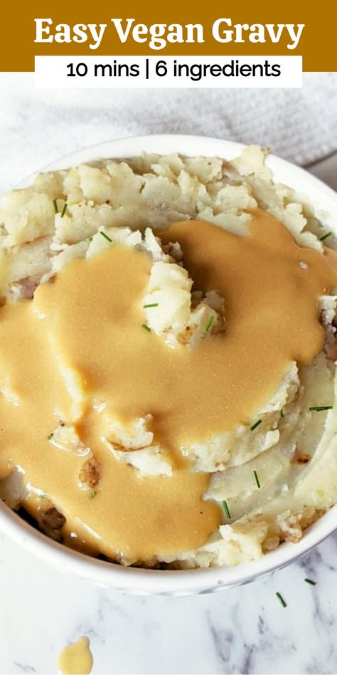 Vegan gravy on top of a bowl of mashed potatoes. Cashew Gravy Recipe, Vegan Gravy Recipe, Vegan Brown Gravy, Gravy Vegan, Easy Gravy Recipe, Vegan Turkey, Vegetarian Gravy, Vegan Mashed Potatoes, Vegan Gravy