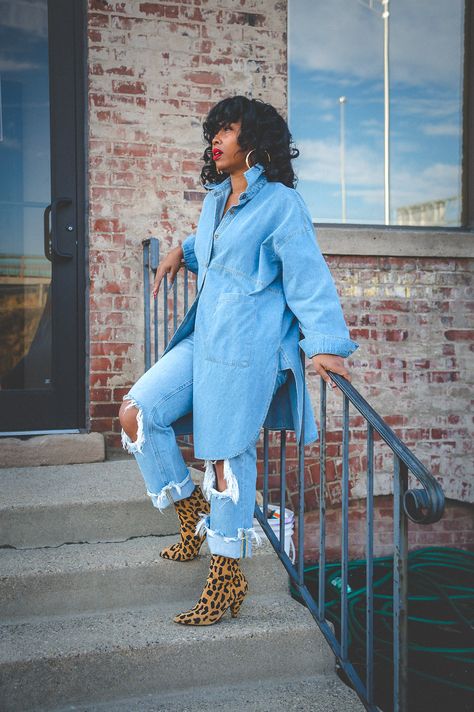 Blue Jean On Blue Jean Outfits, Long Denim Jacket Outfit Women, Long Jean Shirt Outfit, Outfits With Denim Boots, Dressy Denim Outfits For Women, Demin On Denim Outfit, Wide Leg Denim Pants Outfit, Denim On Denim Outfit Black Women, Fall Jeans Outfit Casual