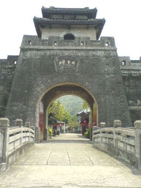 Ancient Chinese Gate; definitely a very old form of architecture. But as you can see the use of arches and the Chinese style of tall detailed roofing is prominent. Chinese Gate, Turandot Opera, Ancient Chinese Architecture, China Architecture, Asian Architecture, China Design, Taipei Taiwan, Chinese Architecture, Traditional Architecture