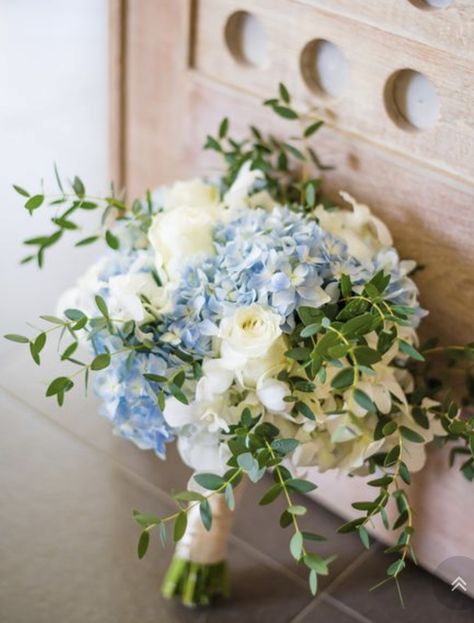 Bridal Flower Arrangements, Blue Hydrangea Wedding, Hydrangea Bouquet Wedding, Wedding Flower Guide, Hydrangea Wedding, Blue Wedding Bouquet, Hydrangea Bouquet, Hydrangeas Wedding, Flower Guide