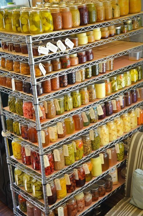 Canning Shelves, Root Cellar Storage, Canning Jar Storage, Food Storage Rooms, Canning Kitchen, Food Preserving, Canning 101, Canning Food, Canning Vegetables