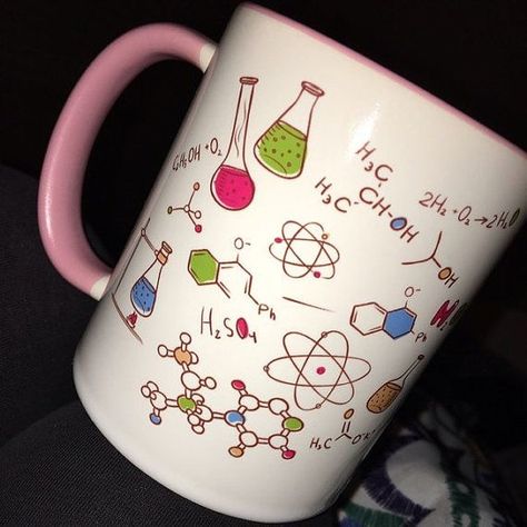 Chemistry Teacher Gift, Chemistry Gifts, Teacher Gift Baskets, Painted Coffee Mugs, Coffee Mug Gifts, Teachers College, Chemistry Teacher, Science Gifts, Diy Teacher Gifts