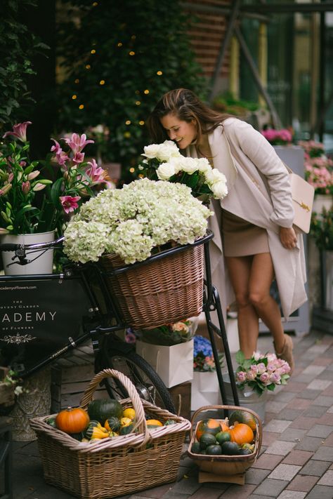 Florist Shop, Covent Garden, 인물 사진, Club Monaco, Flower Market, Love Flowers, Flower Shop, Fresh Flowers, Flower Power