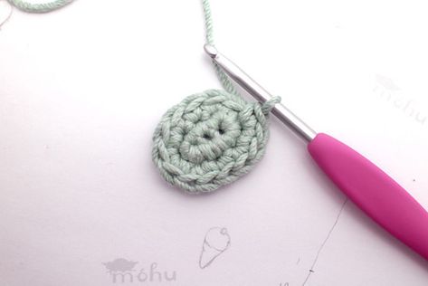 móhu — crochet oval tutorial Amigurumi Tips, Crochet Oval, Rilakkuma Bear, Detailed Crochet, Mini Amigurumi, Crochet Eyes, Bunny Suit, Crochet Tips, Amigurumi Tutorial