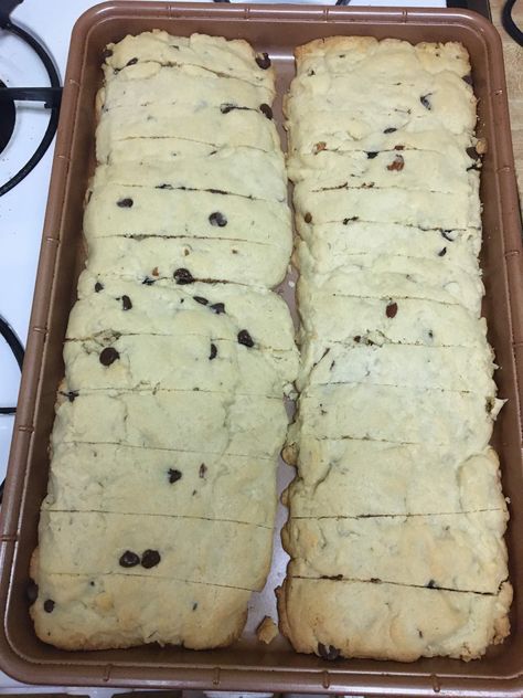 A recipe for mandel bread, a Jewish biscotti that won't break your teeth Mandelbrot Recipe, Jewish Baking, Mandel Bread Recipe, Mandel Bread, Jewish Dishes, Jewish Cookies, Jewish Foods, Indian Cake, Jewish Holiday Recipes