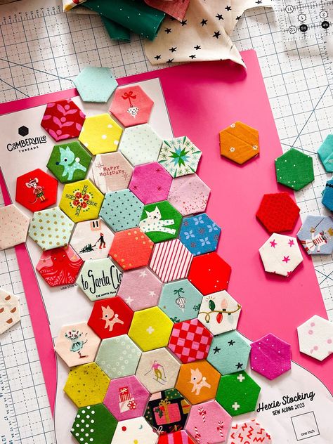 Christmas Hexie Stocking Sew Along Week 2: Stitching Hexagon Columns – Camberville Threads Hexagon Christmas Stocking, Epp Hexagon Projects, Hexagon Projects, Holiday Quilt Patterns, Hexie Projects, Paper Piercing, Hexagon Patchwork, Christmas Quilting, English Paper Piecing Quilts