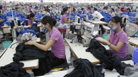 US fashion companies are starting to look beyond China for sourcing apparel Starting A Clothing Business, Vietnam Clothes, Western Outfits Men, Garment Workers, Garment Manufacturing, Outfit Collage, Activewear Brands, Usa Outfit, Clothing Manufacturer