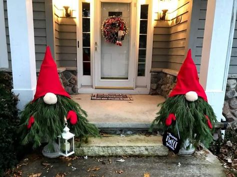 Garden Christmas Decorations Outdoor, Christmas Outside Decorations, Christmas Decorations Outside, Front Door Decor Christmas, King Quilt Bedding, Gnome Decorations, Holiday Decor Thanksgiving, Outside Christmas Decorations, Christmas Front Door