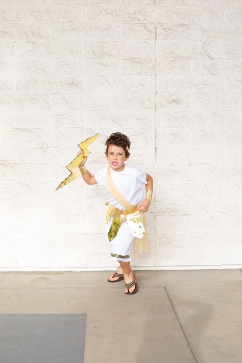 One of my favorite family costumes to date was Greek gods! Create this DIY Zeus costume for Halloween for kids or adults. It's easy to make and easy to wear. This tutorial also features an easy Poseidon costume, Athena costume, and Cupid costume! Ancient Greek Diy Costume, Diy Zeus Costume, Diy Toga Costume For Kids, Zeus Costume Diy, Perseus Costume, Greek Costume Diy, Greek Gods Costume, Cupid Costume Diy, Zeus Costume