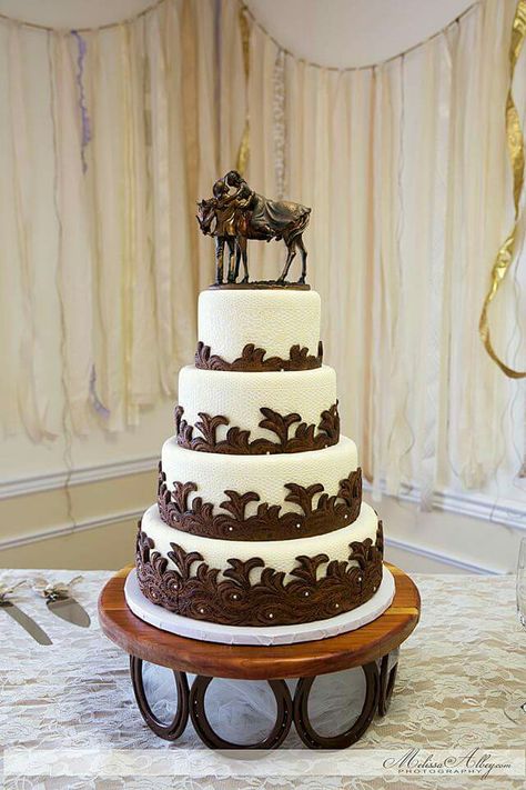 Country Birthday Cakes, Cowboy Wedding Cakes, Western Wedding Cake, Western Birthday Cakes, Tractor Wedding, Country Wedding Cake, Western Wedding Cakes, Western Wedding Decorations, Horse Birthday Cake