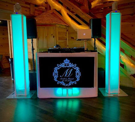 Dj Ideas, Booth Table, Dj Table, Dj Lights, Vip Experience, Dj Room, Nightclub Design, Party Setup, Dj Setup