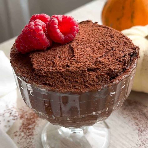 You only need 2 ingredients to create a decadent and fudgy mousse that's both easy and delicious. This pumpkin chocolate mousse is secretly healthy because no one will ever guess it's made with no dairy. Pumpkin Chocolate Mousse, Pumpkin Moose, Choc Mousse, Pumpkin Mousse, Easy Vegan Dessert, Chocolate Pumpkin, Double Chocolate Chip Cookies, No Dairy, Pumpkin Chocolate