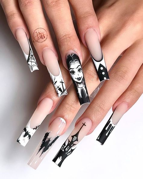 ₊˚ෆ Follow me for more ⟡ visit my boards ₊˚ෆ Chain On Nails, Exorcist Nails, Pandora Nails, Spooky Sets, Circus Nails, It Nails, Acrylic Nail Designs Coffin, Horror Nails, Spooky Nails