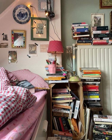 Sofia Coppola Room Aesthetic, Room Inspo 70s, Simple Aesthetic Bedroom, Layered Rugs Bedroom, Room Filled With Books, Cluttered Apartment, Clutter Aesthetic, Downtown Bedroom, 60s Room