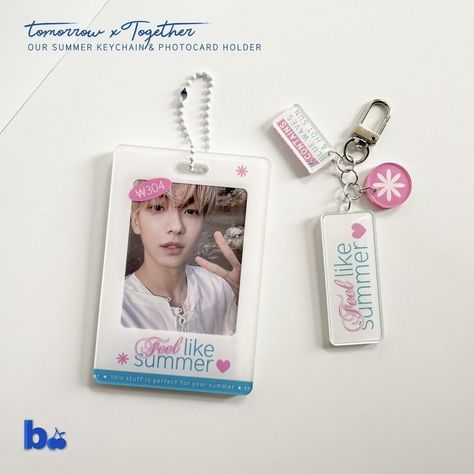 bananakookie.id on instagram Key Medal Ideas, Pc Holder, Photocard Holder, Presentation Design Layout, Canvas Learning, Frame Card, Keychain Design, Kpop Merch, Acrylic Keychain