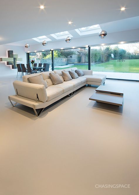 Resin Floor Living Room, Contemporary Flooring Ideas, House Flooring Tiles, Epoxy Floors In Home, Microcement Floor, Resin Floors, Epoxy Resin Flooring, Resin Flooring, Resin Floor