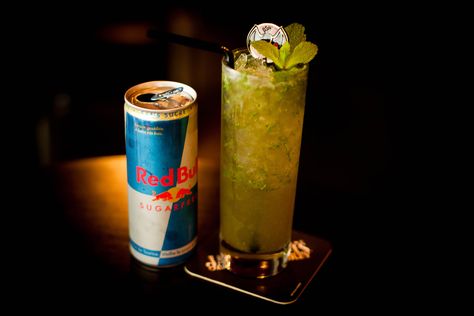 Mojito Especial Whit' Redbull Sugar Free Best Mojito Recipe, Mojito Recipe, Non Alcoholic, Mocktails, Mojito, Energy Drink Can, Red Bull, Sugar Free, Beverage Can