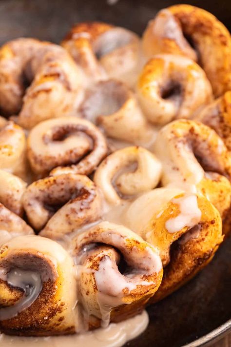 These Biscuit Cinnamon Rolls, made from refrigerated biscuit dough, are a warm, soft, and gooey delight that comes together in minutes, topped with a luscious vanilla glaze. With their easy, semi-homemade approach, you can enjoy the charm of freshly baked cinnamon rolls anytime you crave a sweet, comforting treat. Canned Biscuit Cinnamon Rolls Easy, Sweet Biscuits Desserts, Things To Make With Biscuit Dough, Biscuit Dough Recipes Canned, Cinnamon Rolls From Canned Biscuits, Bunco Appetizers, Pillsbury Biscuit Recipes, Flakey Biscuits, Biscuit Dough Recipes