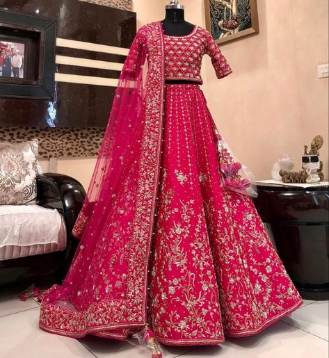 Lahanga Design, Indian Outfits Modern, Pink Bridal Lehenga, Mehndi Outfits, Indian Suit, Indian Wedding Gowns, Lehenga Saree Design, Latest Bridal Lehenga, Indian Lehenga Choli