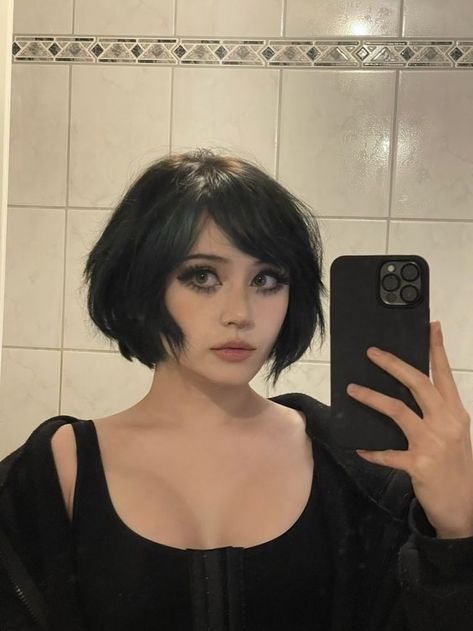 Short Bob Pixie, Women Short Bob, Bob Pixie, Short Haircuts For Women, Pixie Hair, Peinados Fáciles Para Cabello Corto, Scene Hair, Ex Machina, Haircuts For Women